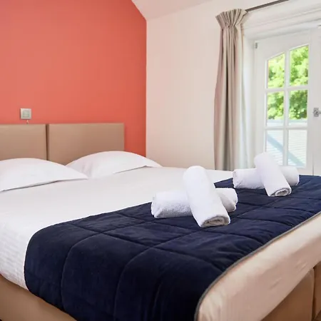 Hotel De Statie 2*